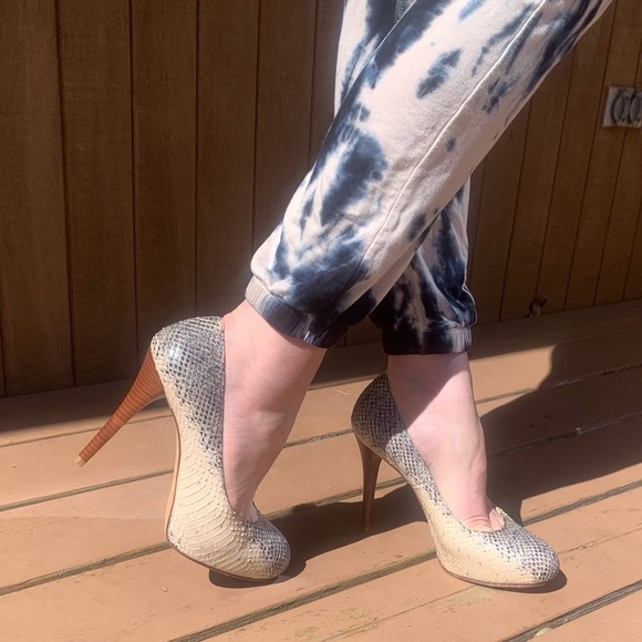 Stuart Weitzman Snakeskin Leather Heels Pink Gray - Picture 10 of 11